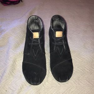 Black suede Toms wedges